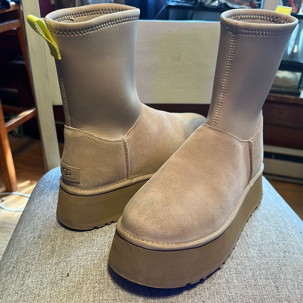 UGG Women's Tan Platform Dipper Boots
